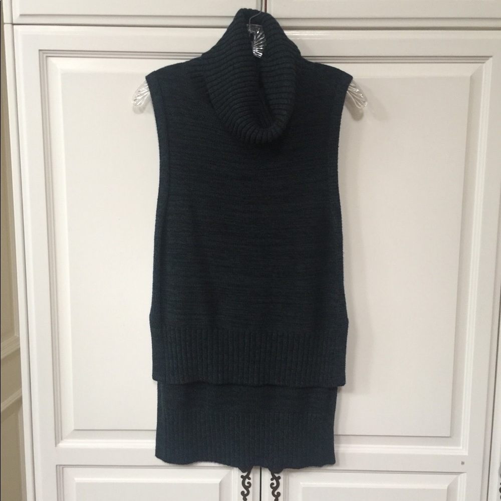 BANANA REPUBLIC Sleeveless Sweater